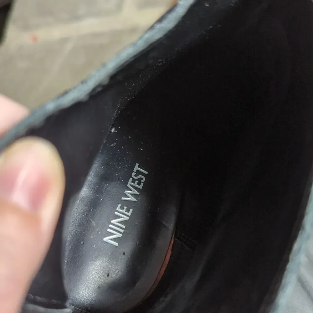 𝅺nine West‎ black suede zipped heeled bootie Woman's Size 6.5 Round Toe